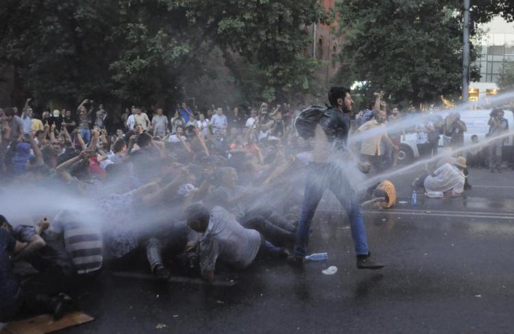 2015-06-23t155128z579613154gf10000136780rtrmadp3armenia-protest